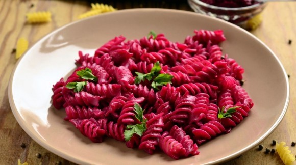 Pasta with beet pesto