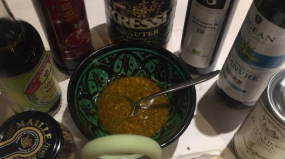 Turmeric vinaigrette: Happiness in a salad