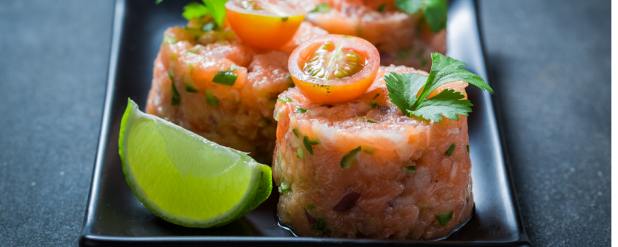 Tartare with two types of salmon, walnut oil and flax seeds