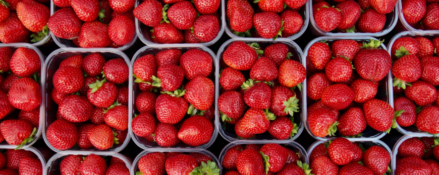 Simple & amazing: Strawberries with pepper
